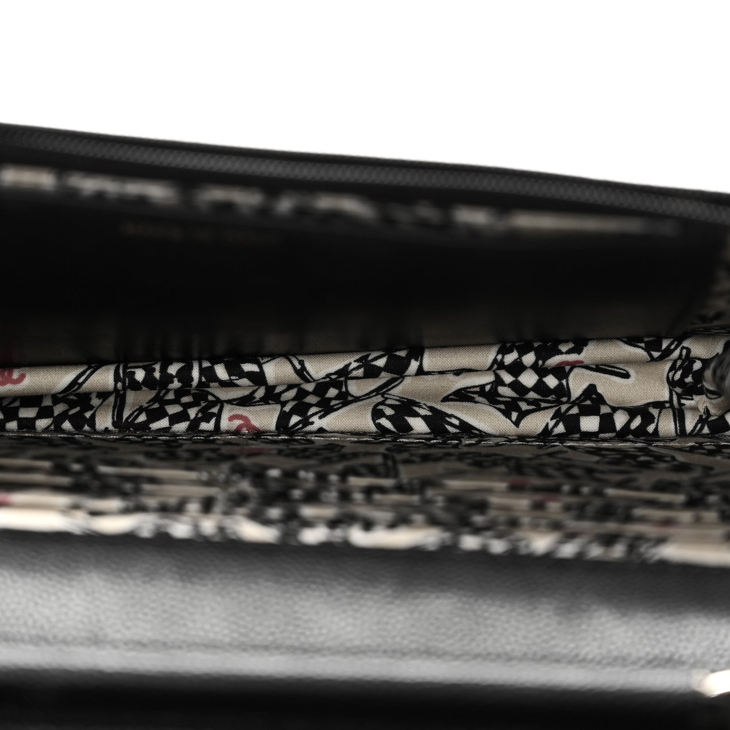 Caviar Quilted Striated CC Wallet On Chain WOC Black