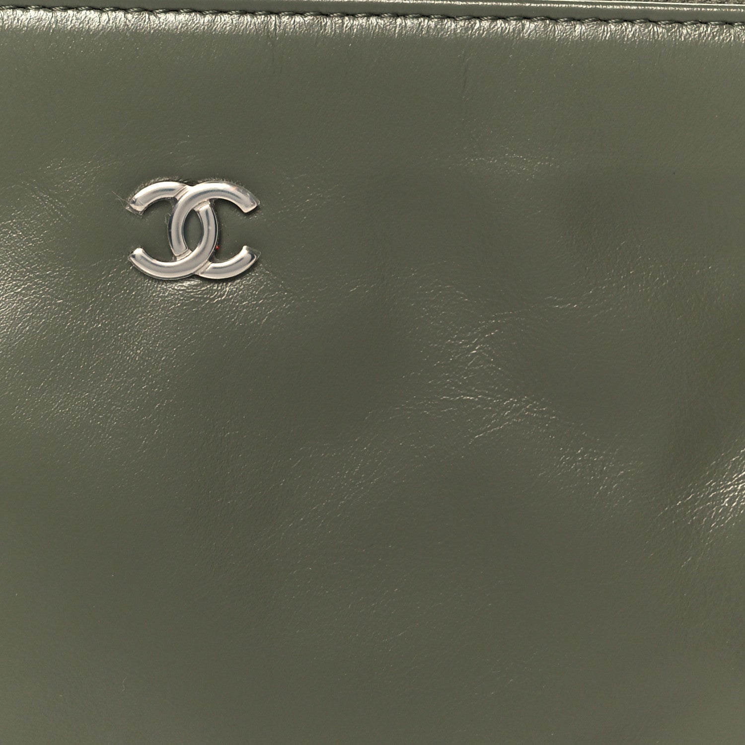 Shiny Calfskin Chanel 22 Removable Pouch Green