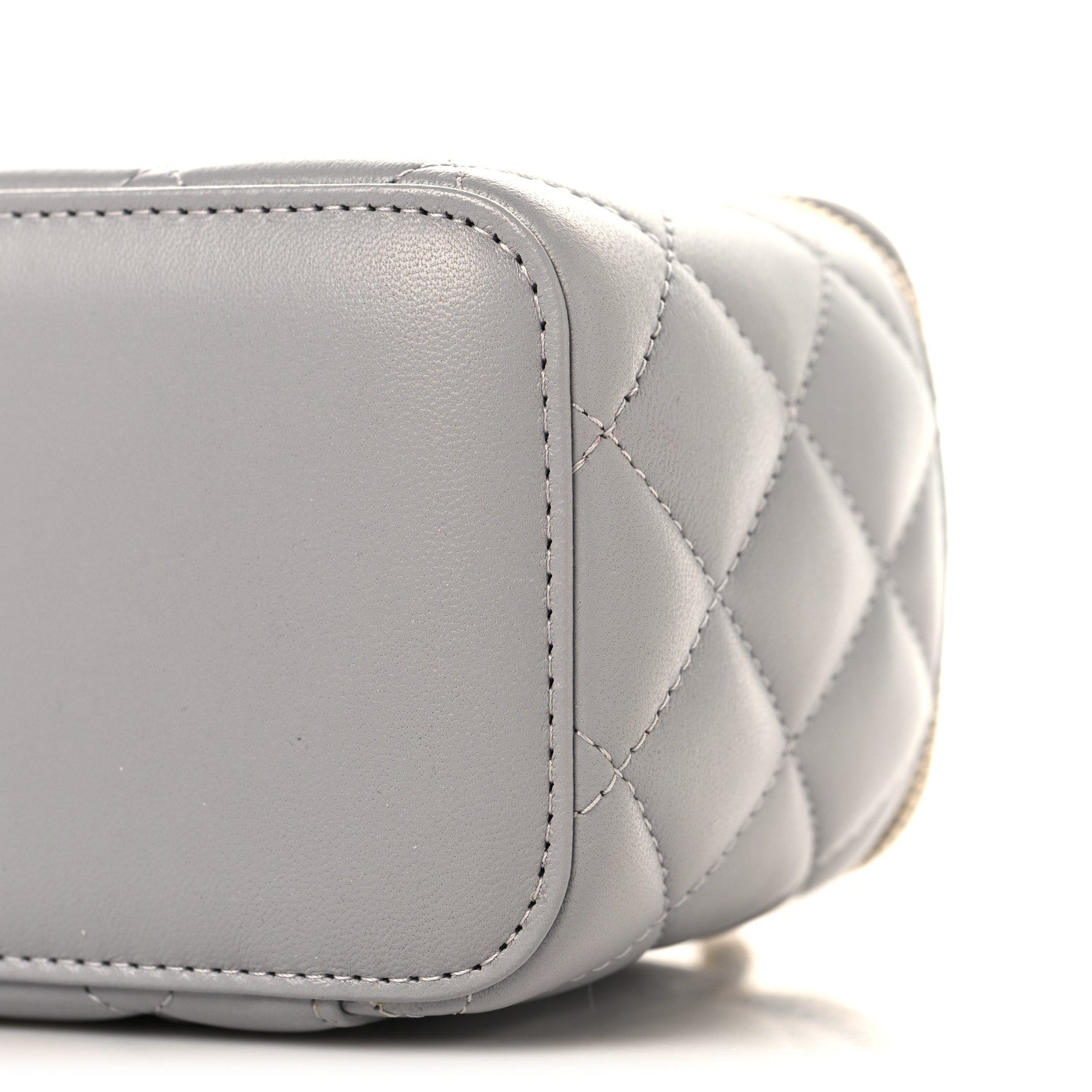 Lambskin Quilted Small Pearl Crush Vanity Case With Chain Grey