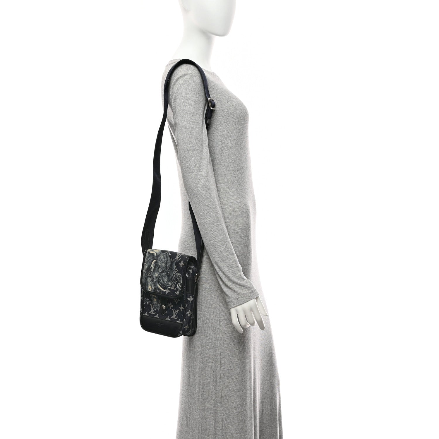 Savane Monogram Elephant Chapman Messenger BB Encre