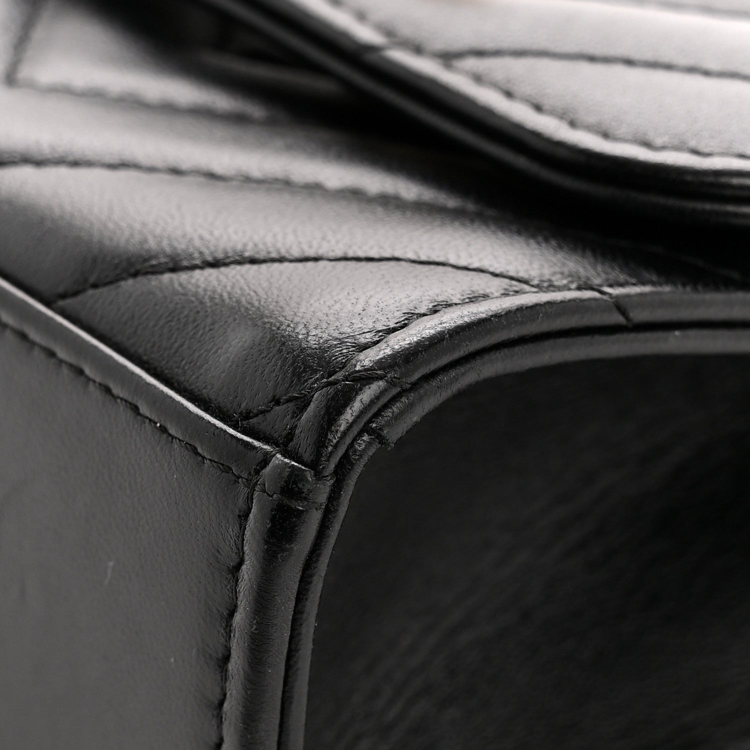 Lambskin Chevron Quilted Mini Trendy CC Chain Wallet Black