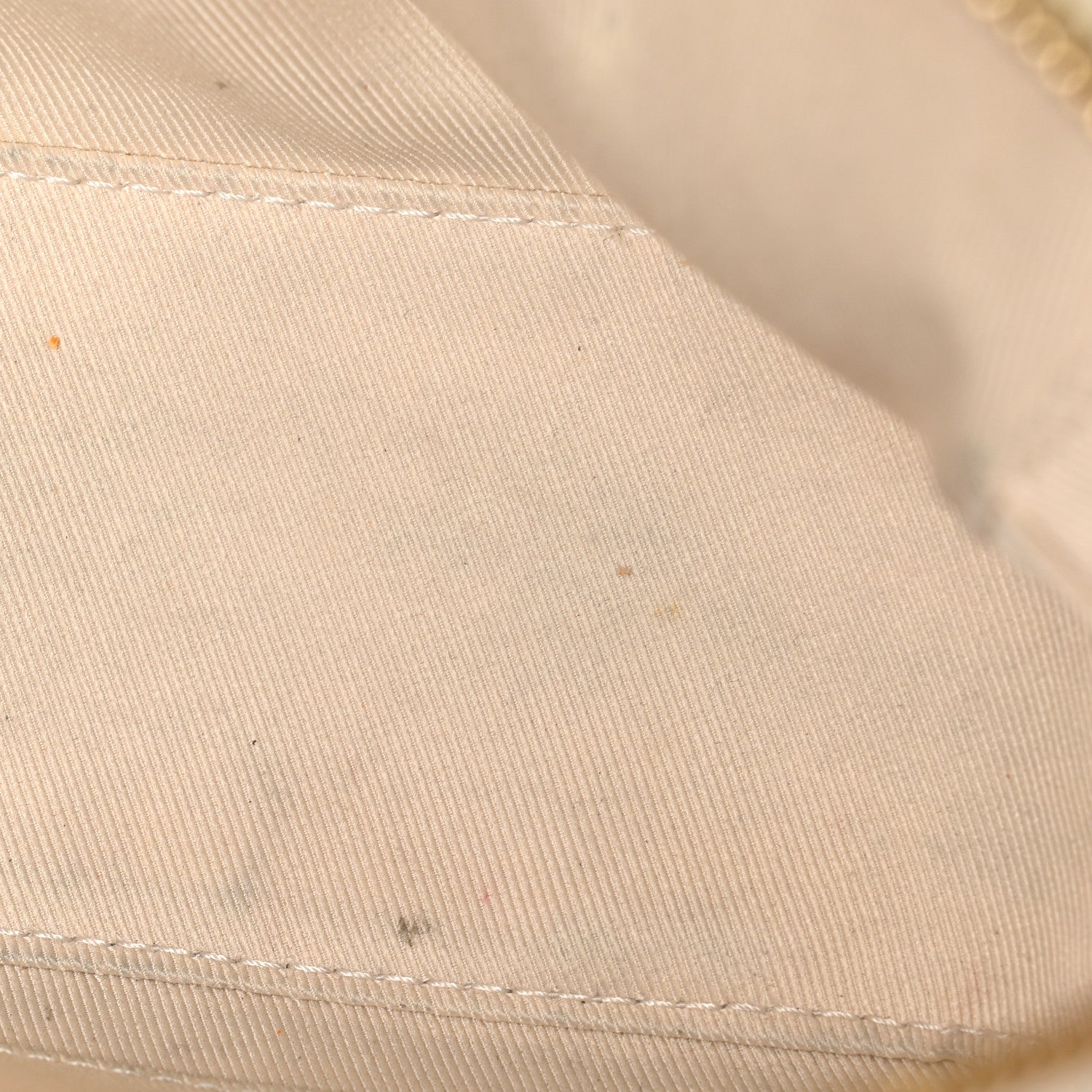 Monogram Saintonge Creme
