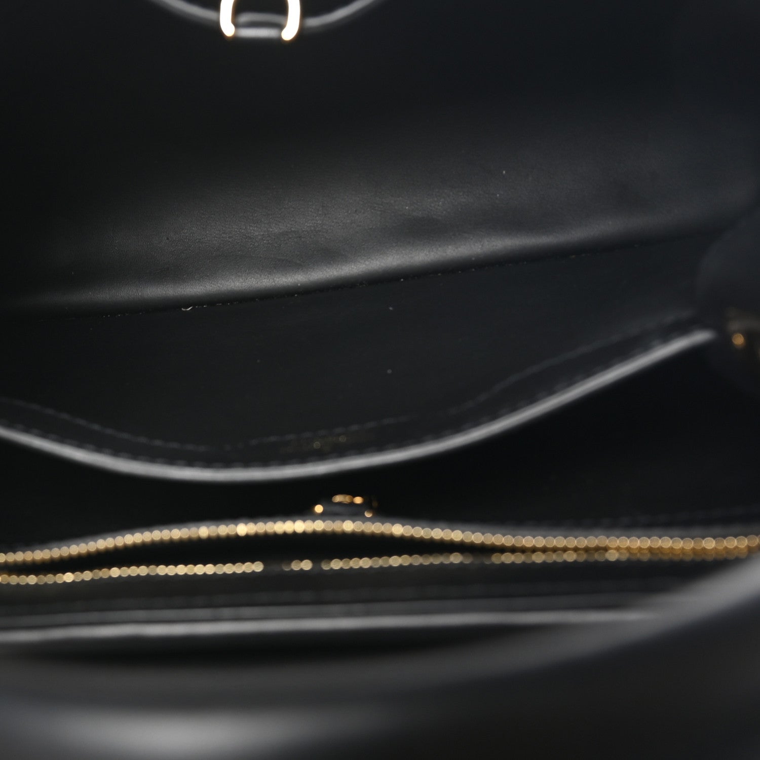 Raffia Calfskin Capucines MM Black Ecru