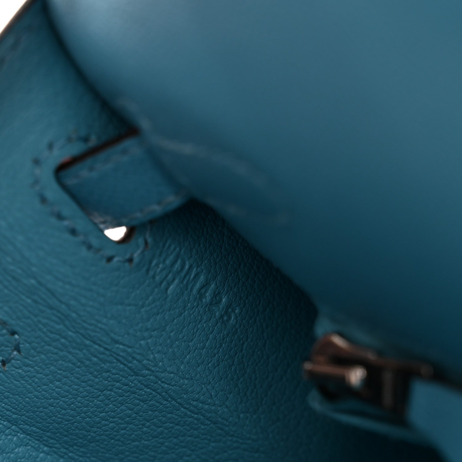 Madame Calfskin Kelly Sellier 25 Bleu du Nord