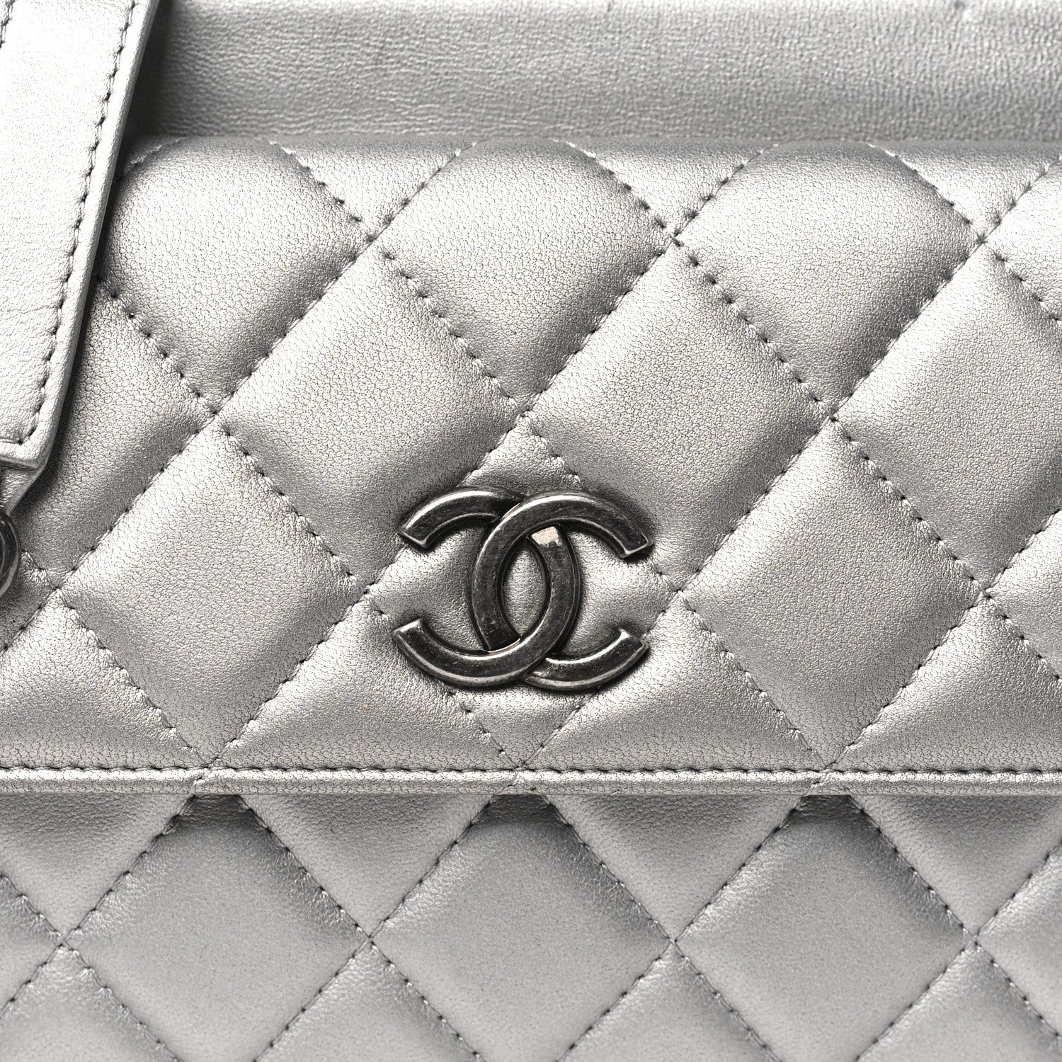 Metallic Lambskin Quilted Clutch With Chain Silver