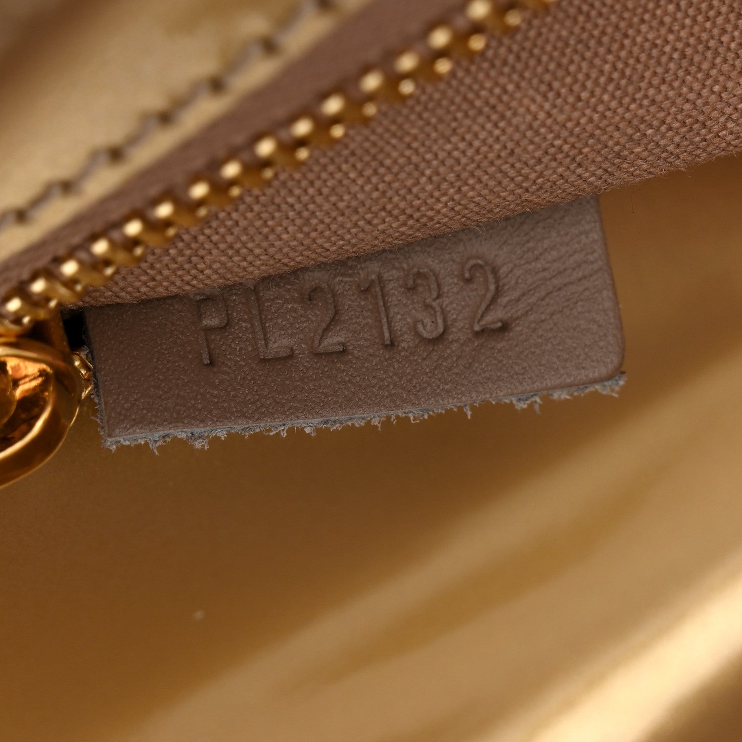 Patent Sobe Clutch Beige Poudre
