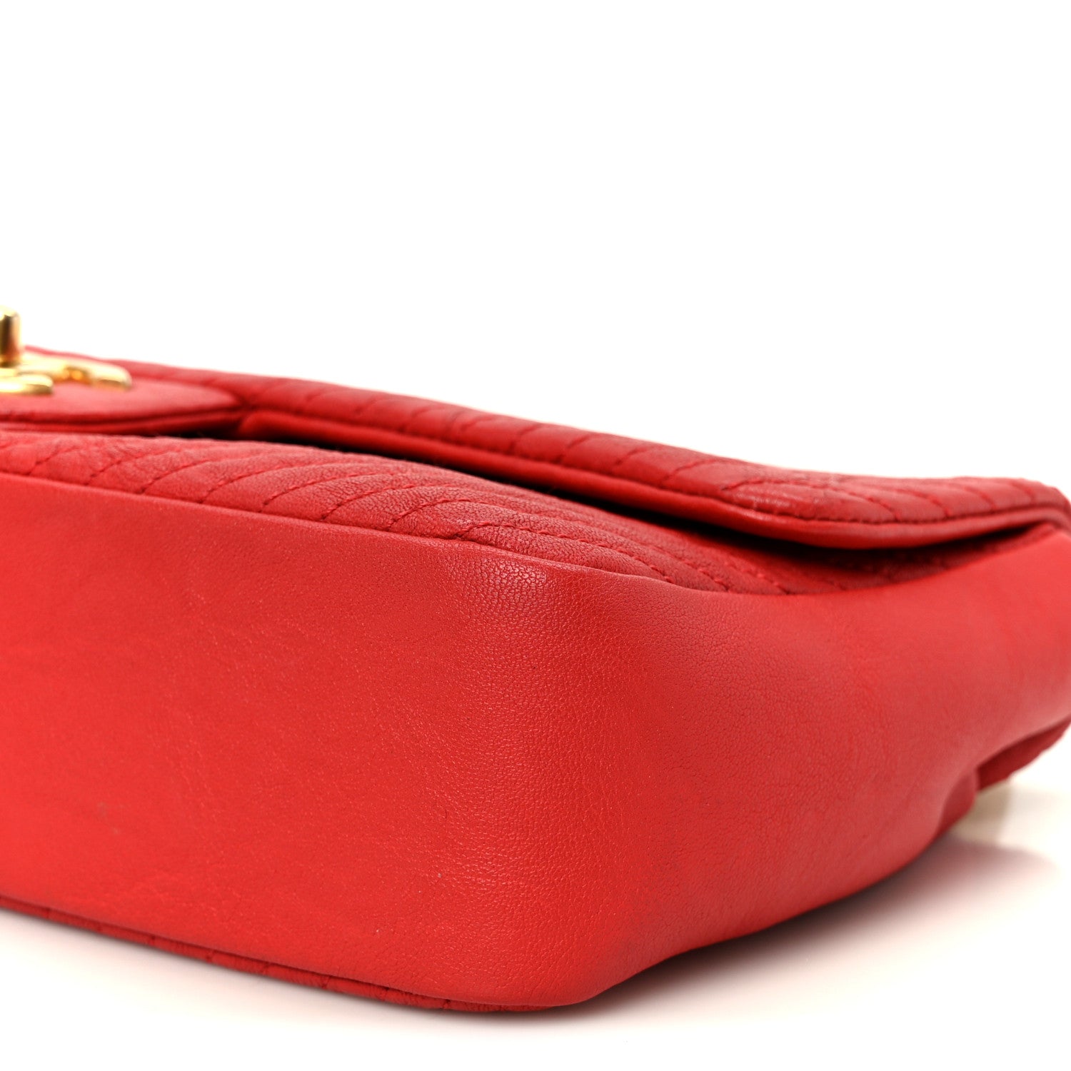 Wrinkled Lambskin Chevron Quilted Medium Flap Red