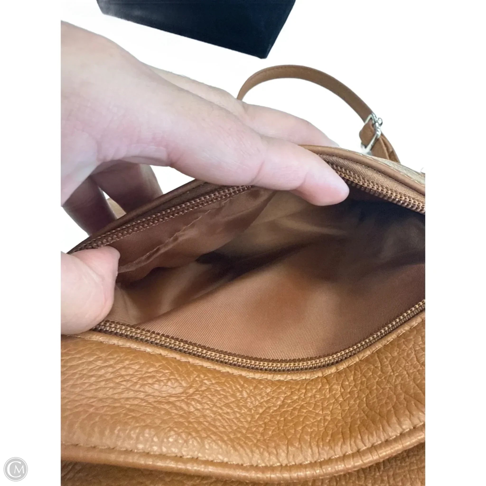 Crossbody By Clothes Mentor, Size: Medium