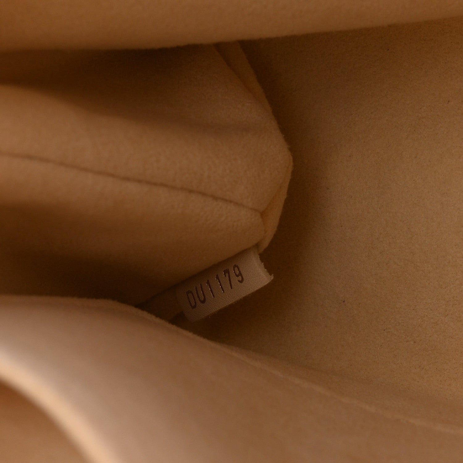 Monogram Locky BB Creme