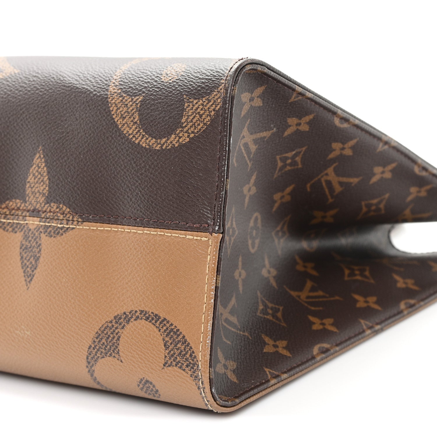 Reverse Monogram Giant Onthego MM