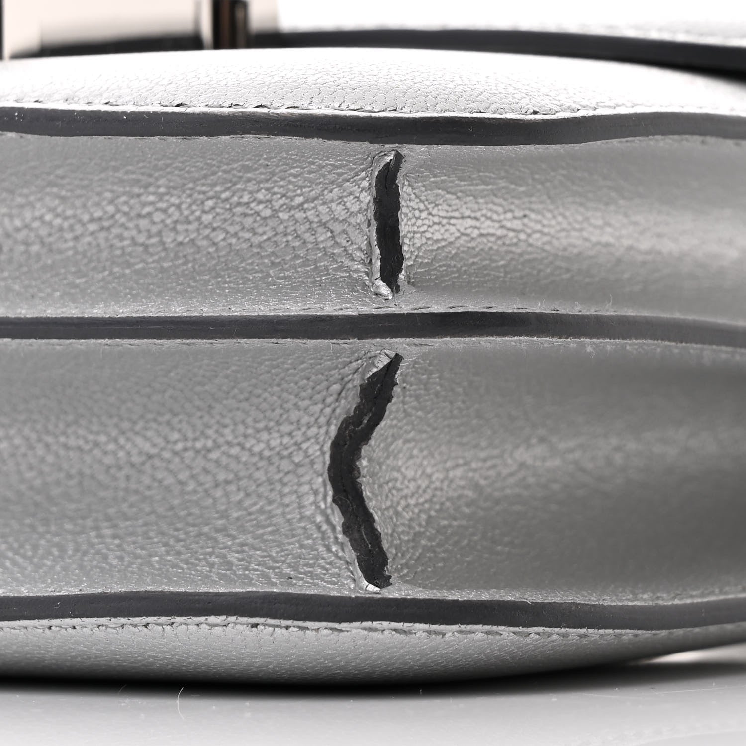 Metallic Chevre Chamkilight Constance 18 Argent
