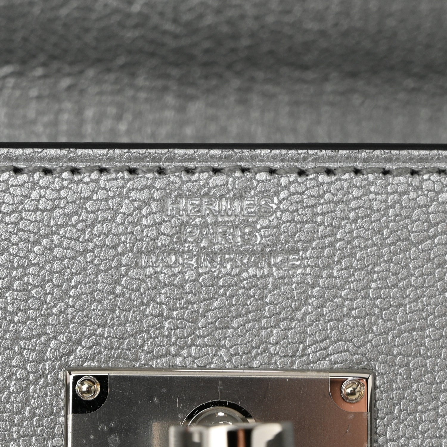 Metallic Chevre Chamkilight Kelly Wallet To Go Argent