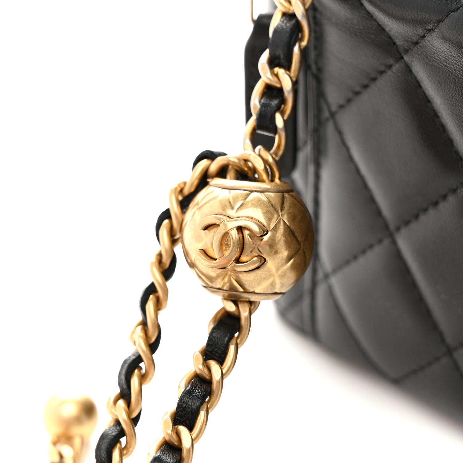 Lambskin Quilted Pearl Crush Small Vanity Case With Chain Black