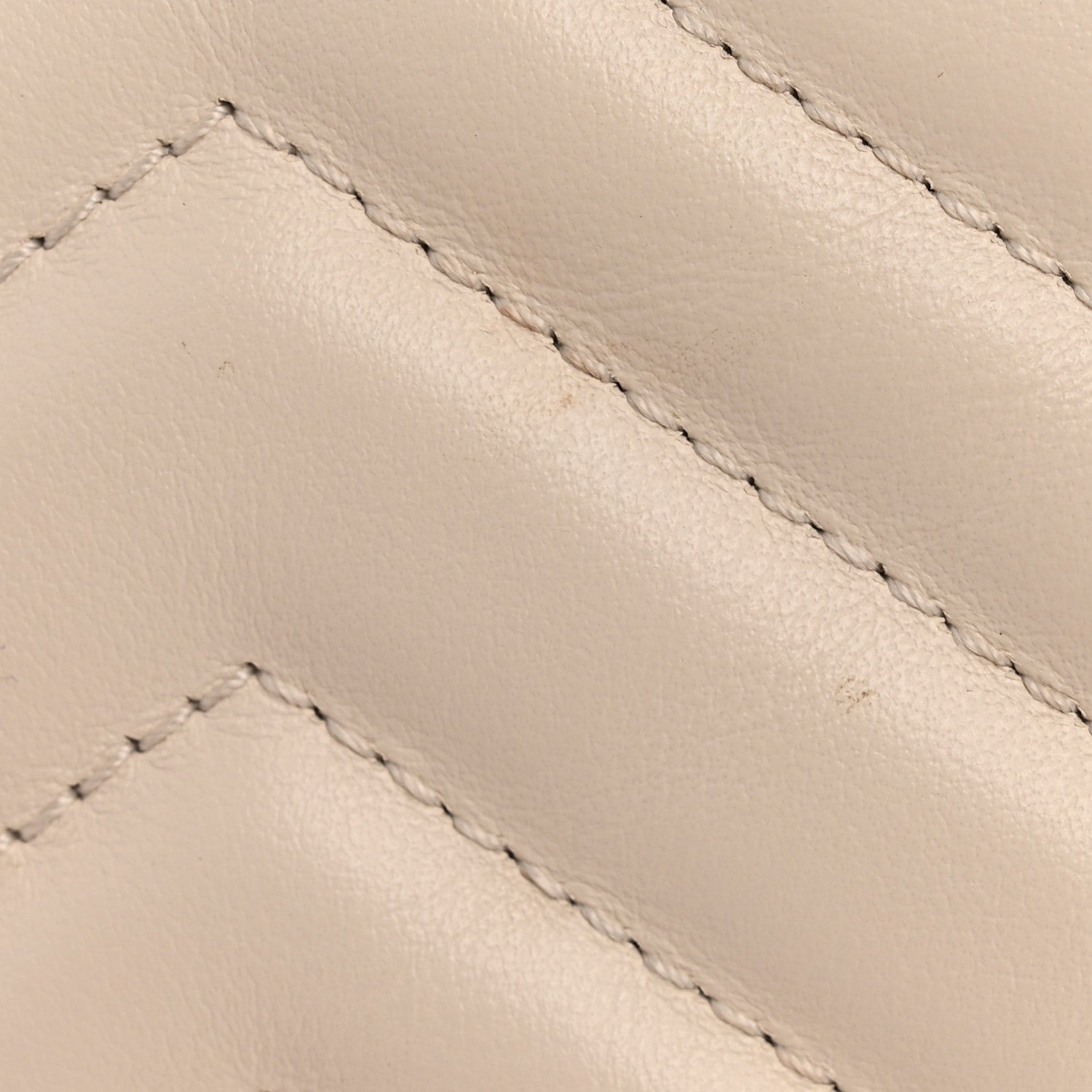 Calfskin Matelasse Small GG Marmont Shoulder Bag White