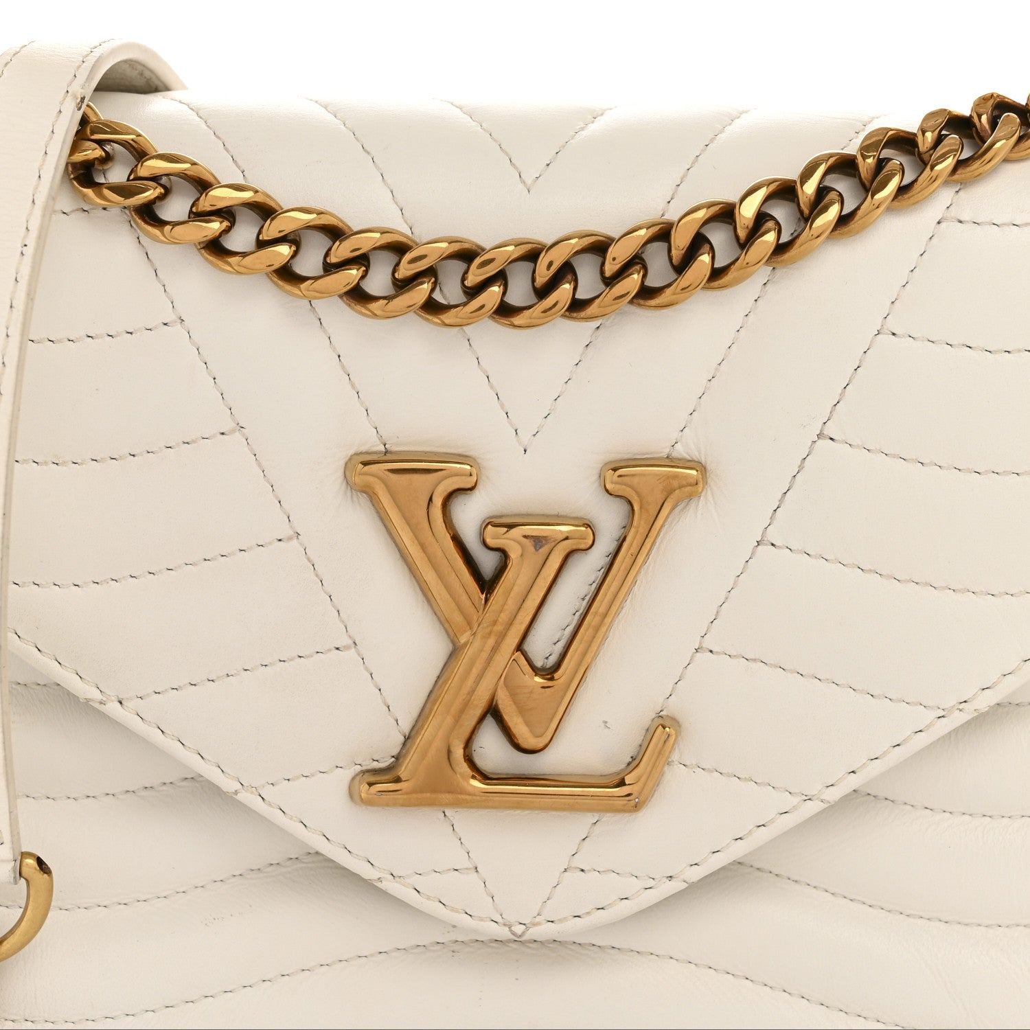 Calfskin New Wave Chain PM White
