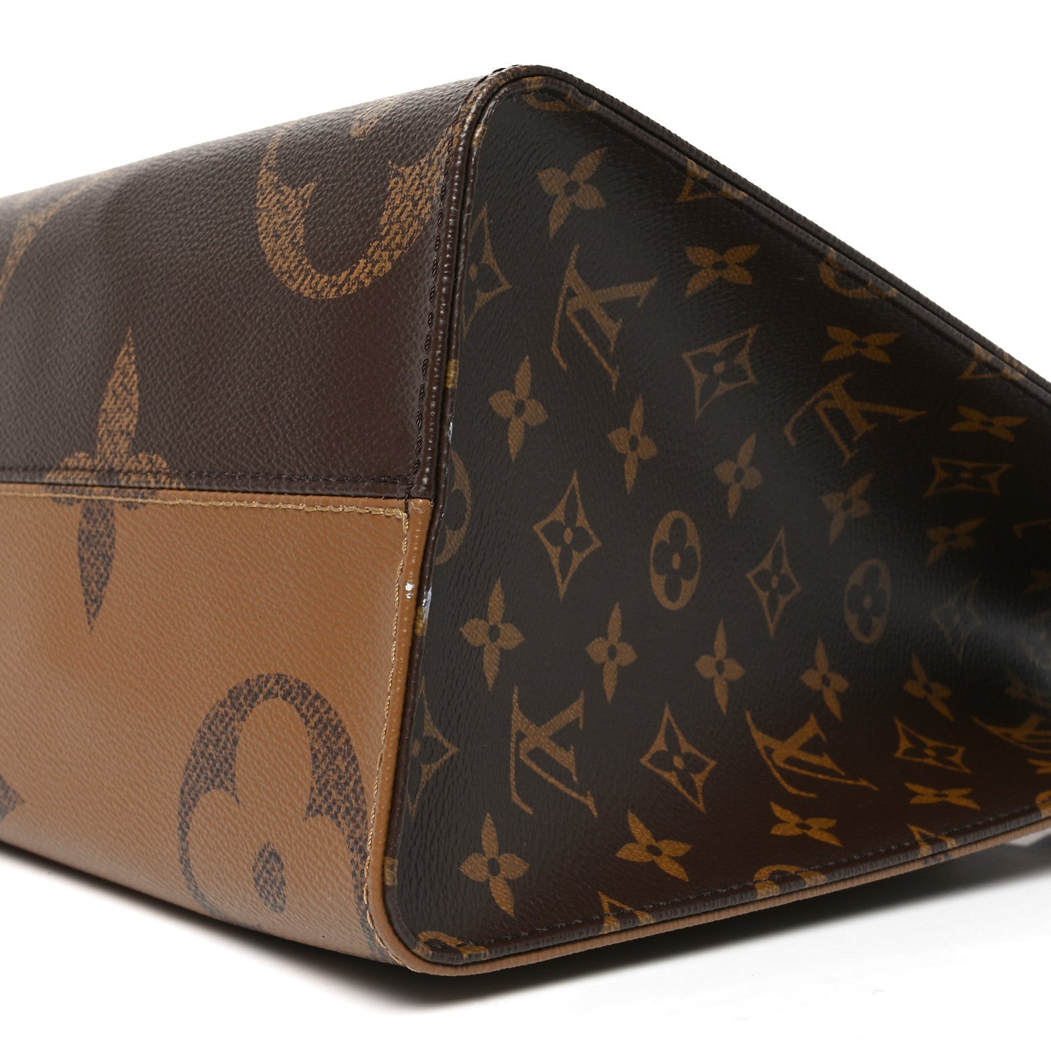 Reverse Monogram Giant Onthego MM