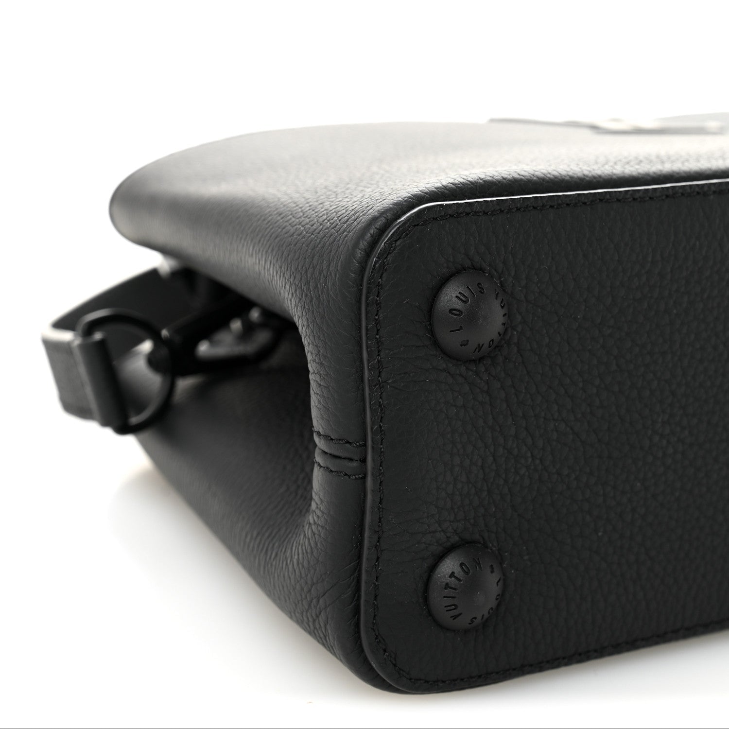 Taurillon Capucines East West MM Matte Black