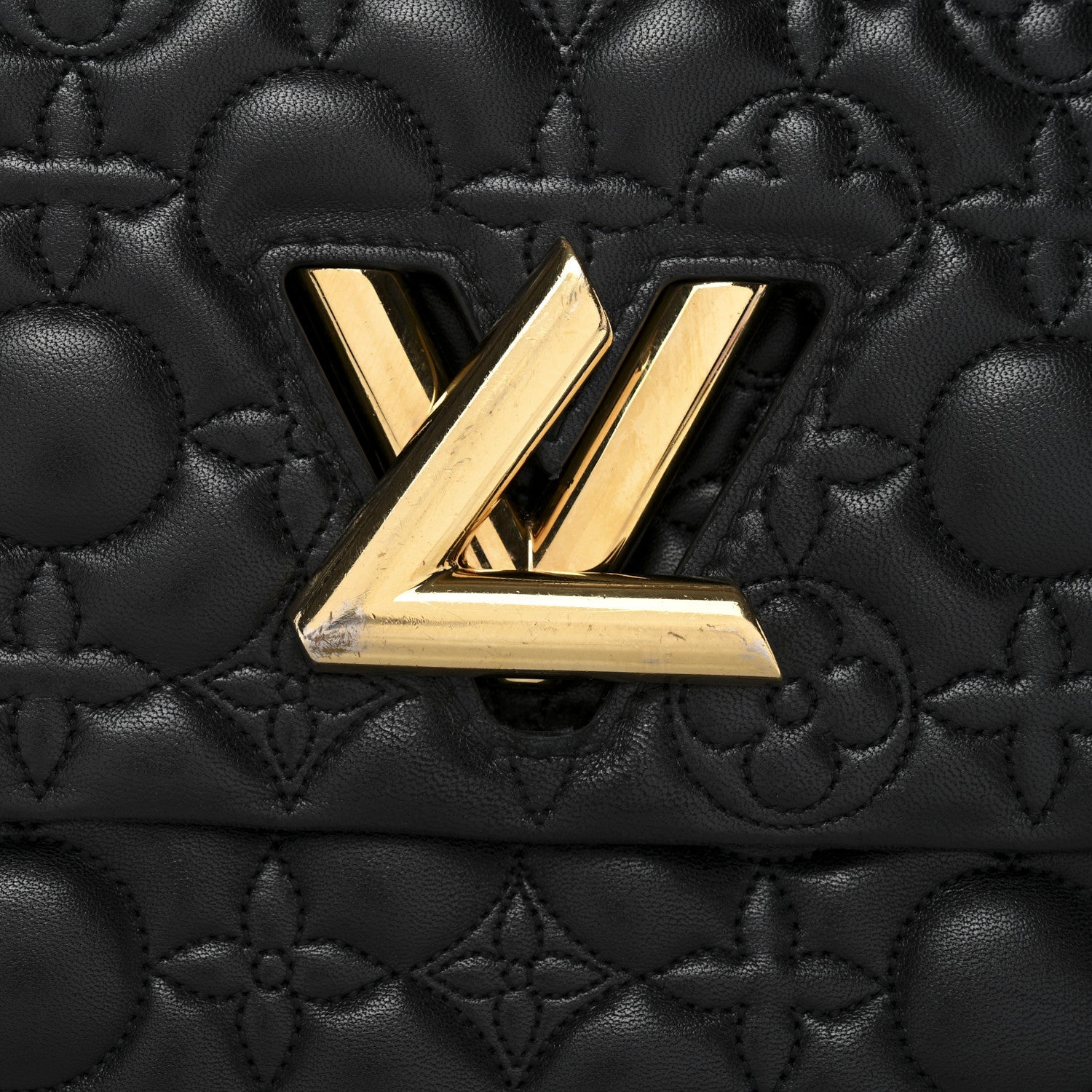 Lambskin Flower Quilted Twist Shoulder Bag GM Black