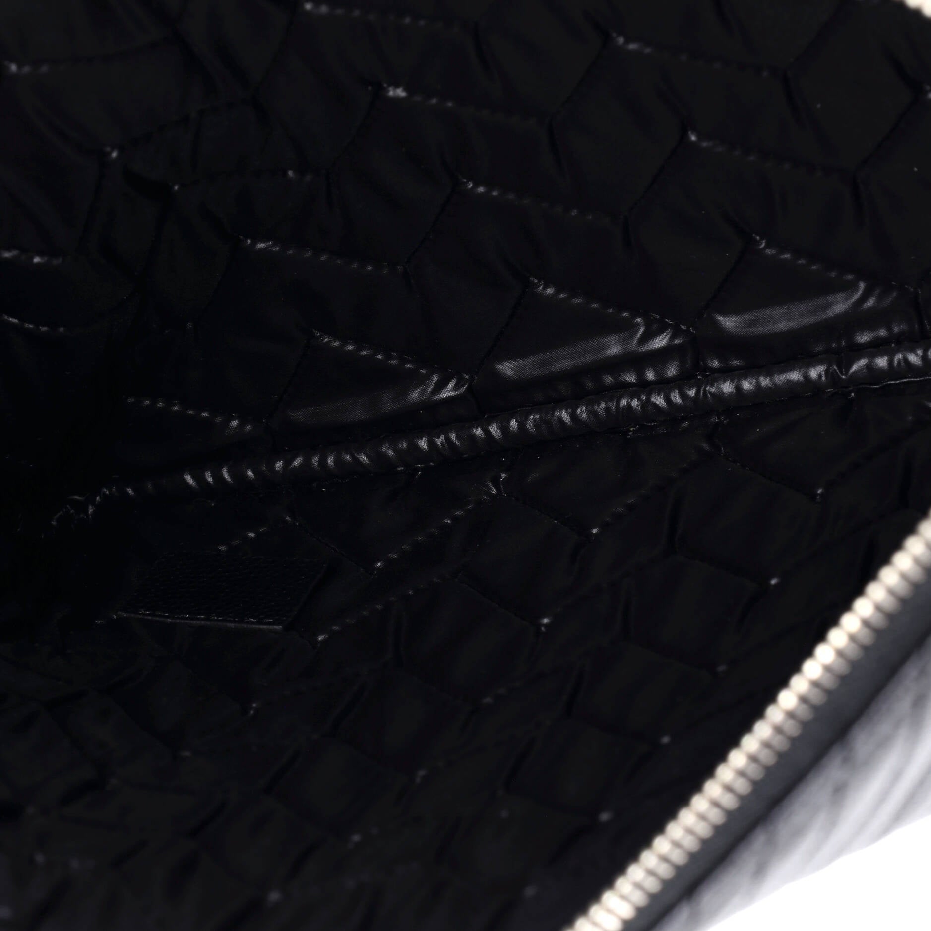 O Case Clutch Chevron Caviar Medium