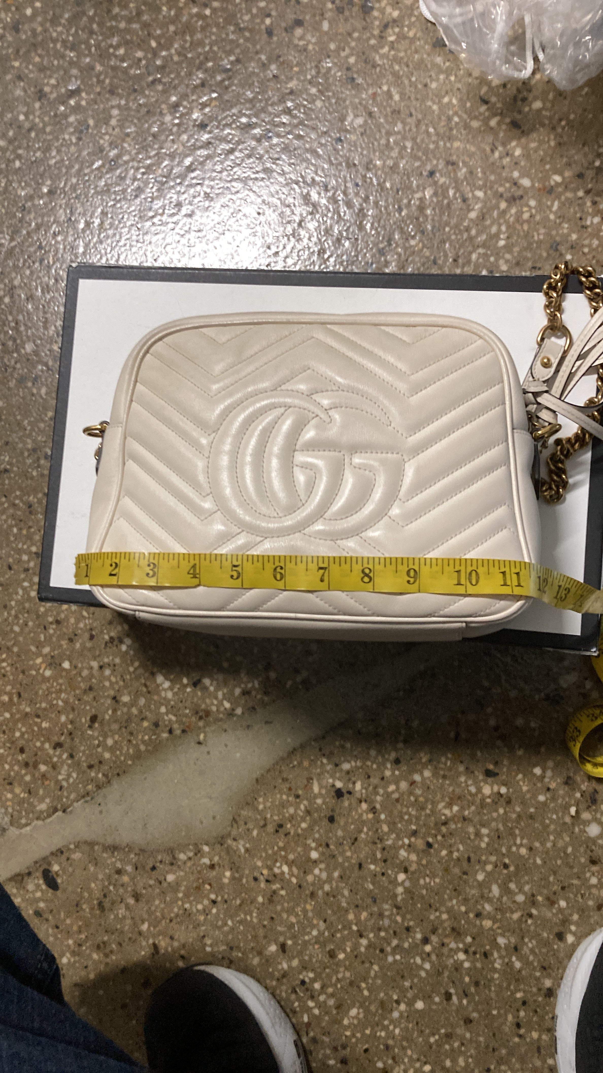GG Marmont Shoulder Bag Matelasse Leather Medium
