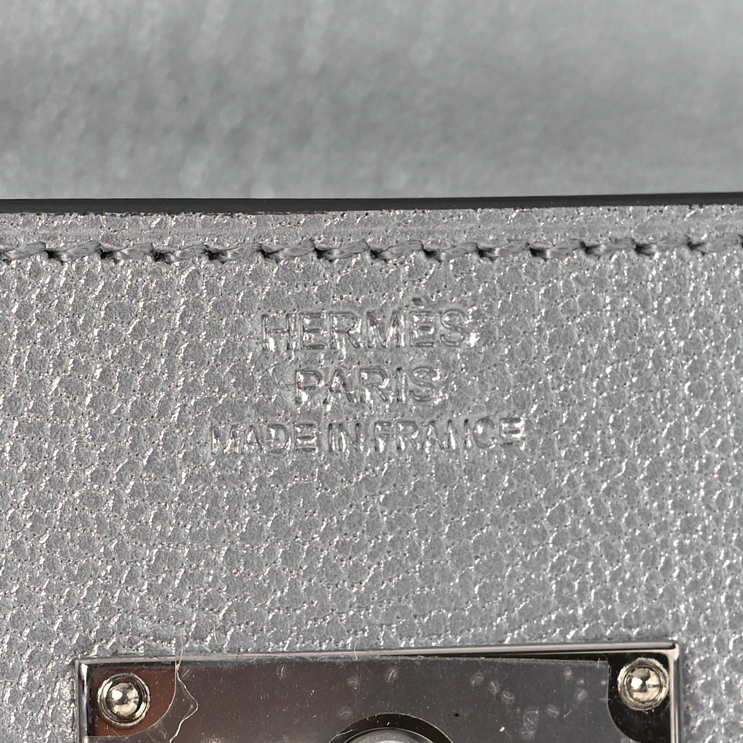 Metallic Chevre Chamkilight Kelly Wallet To Go Argent