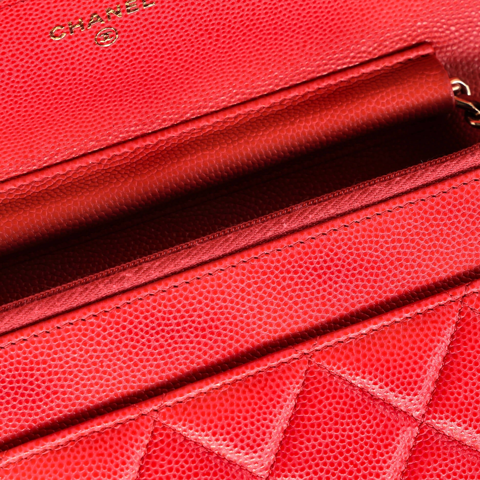 Wallet on Chain Quilted Caviar