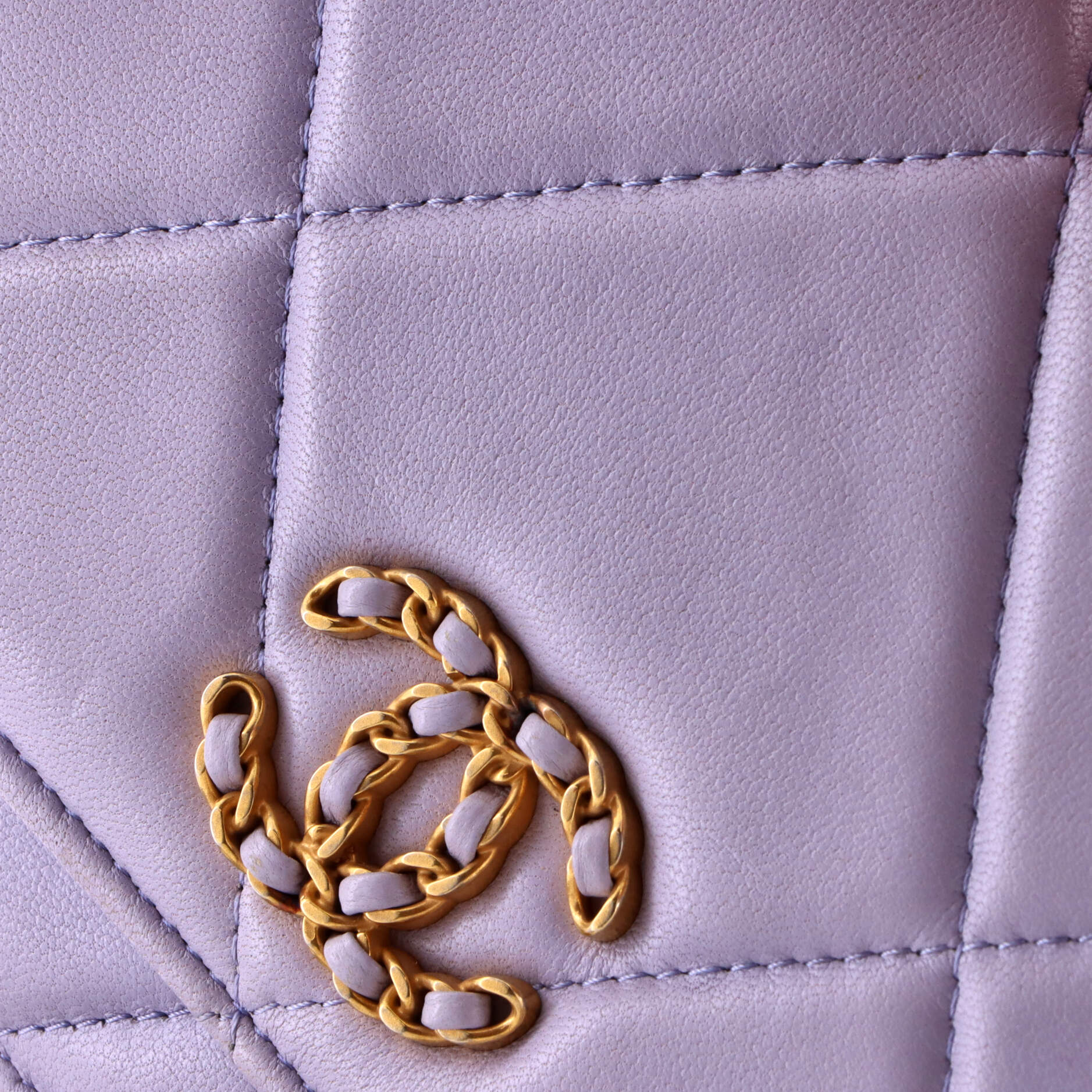 19 Wallet on Chain Quilted Lambskin