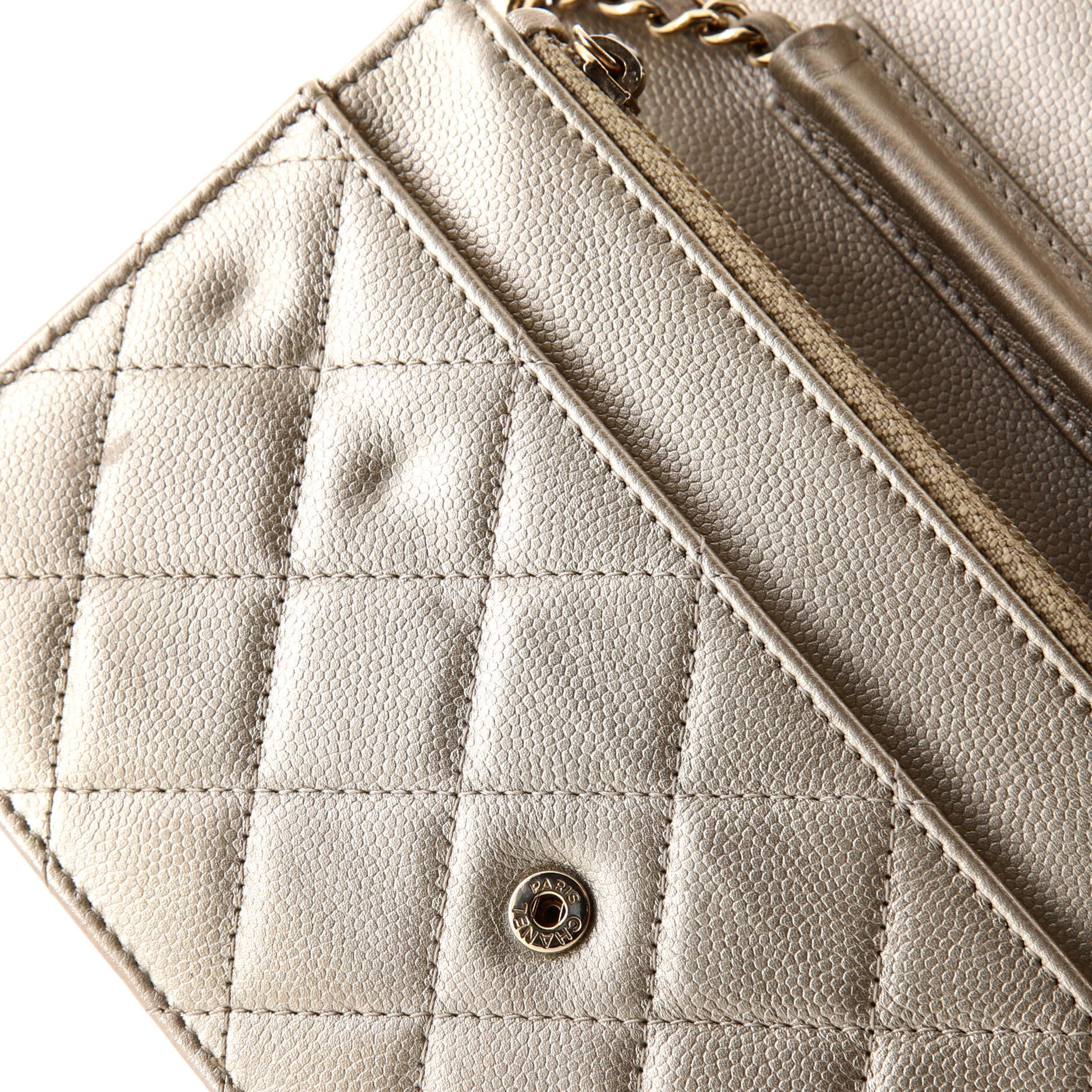Wallet on Chain Quilted Caviar