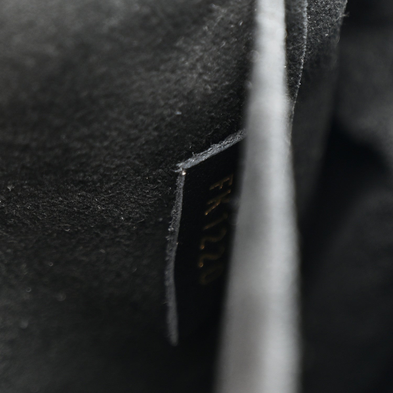 Calfskin New Wave Chain MM Black