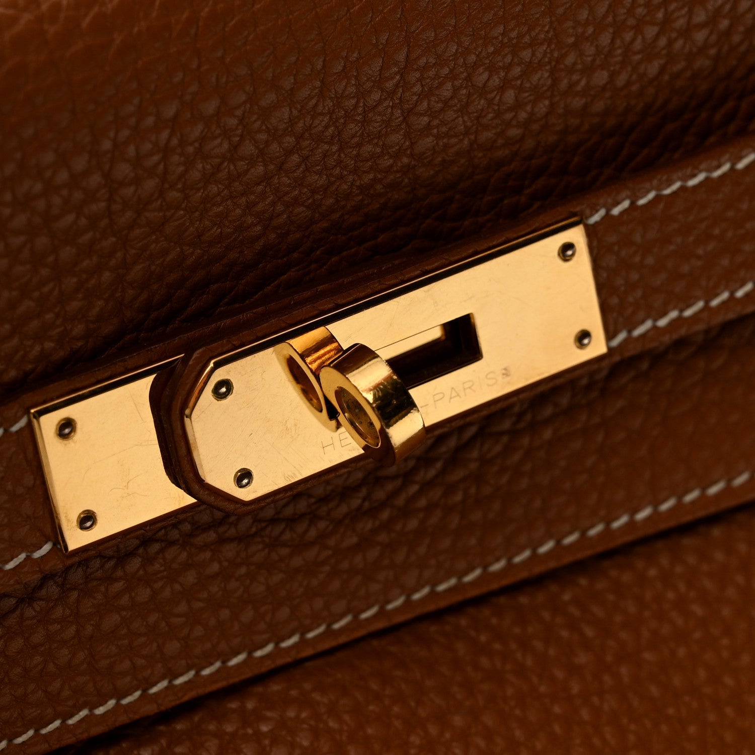Togo Kelly Retourne 35 Gold