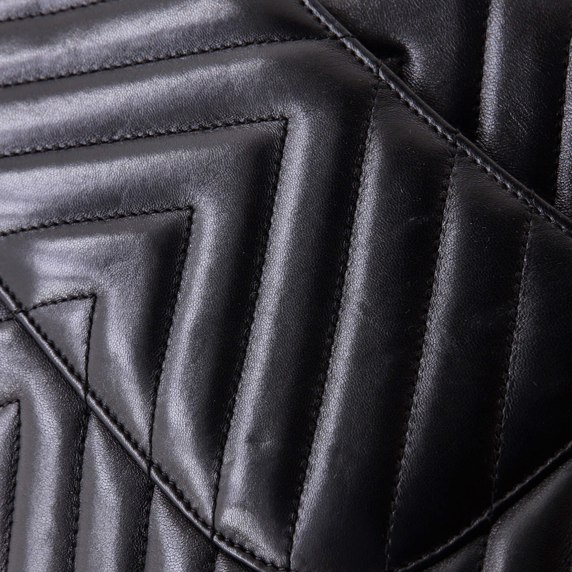 Trendy CC Top Handle Bag Chevron Lambskin Medium