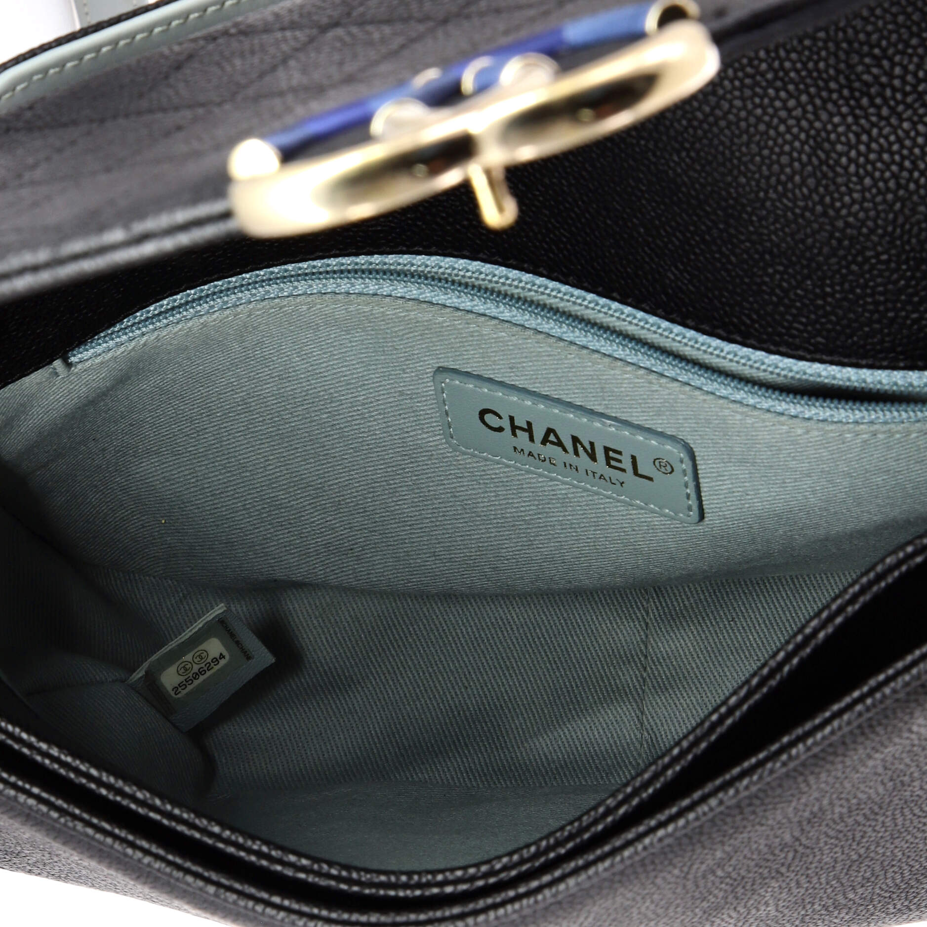 Thread Around Flap Bag Quilted Caviar Medium