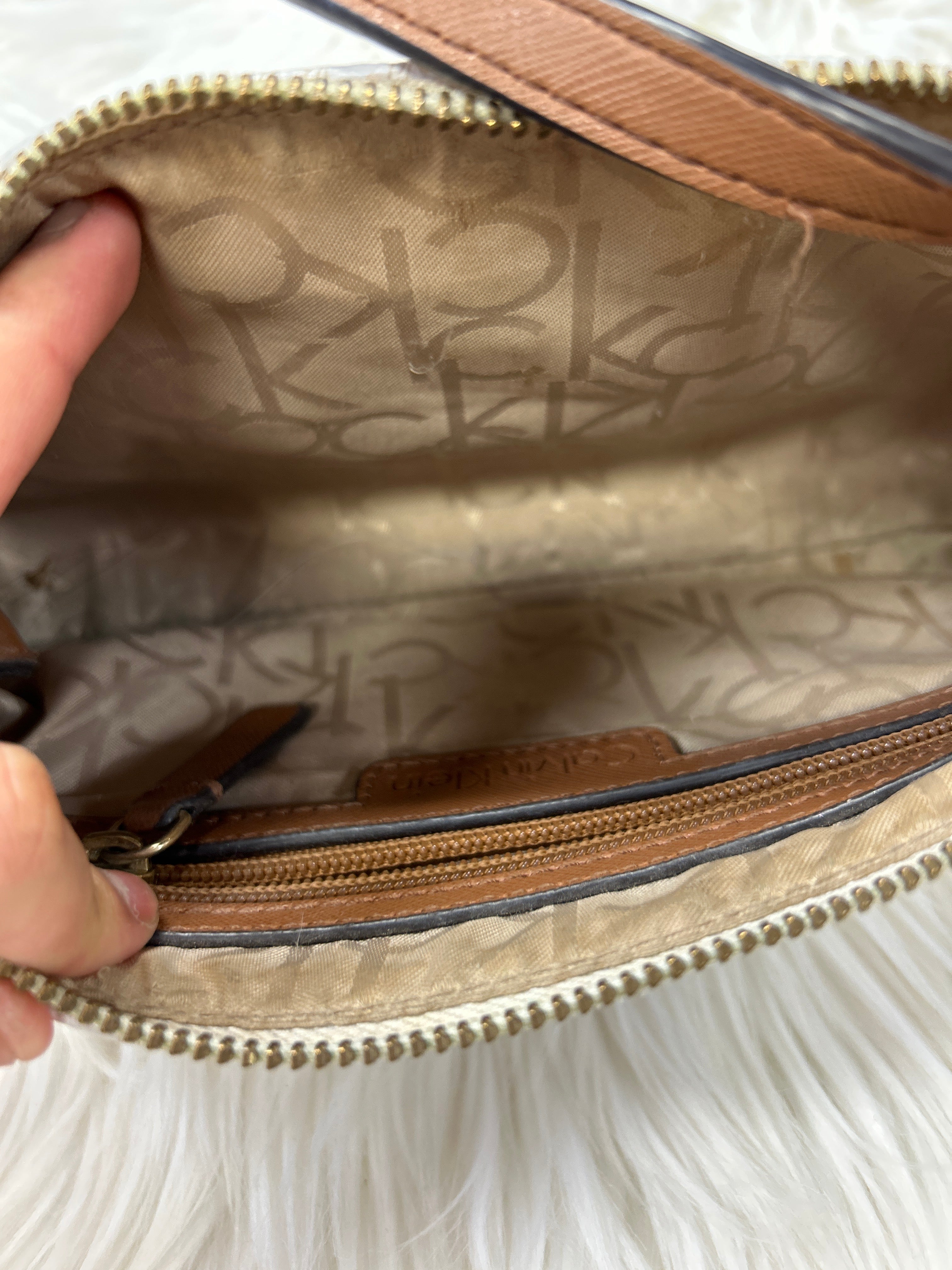 Crossbody By Calvin Klein In White, Size:Medium