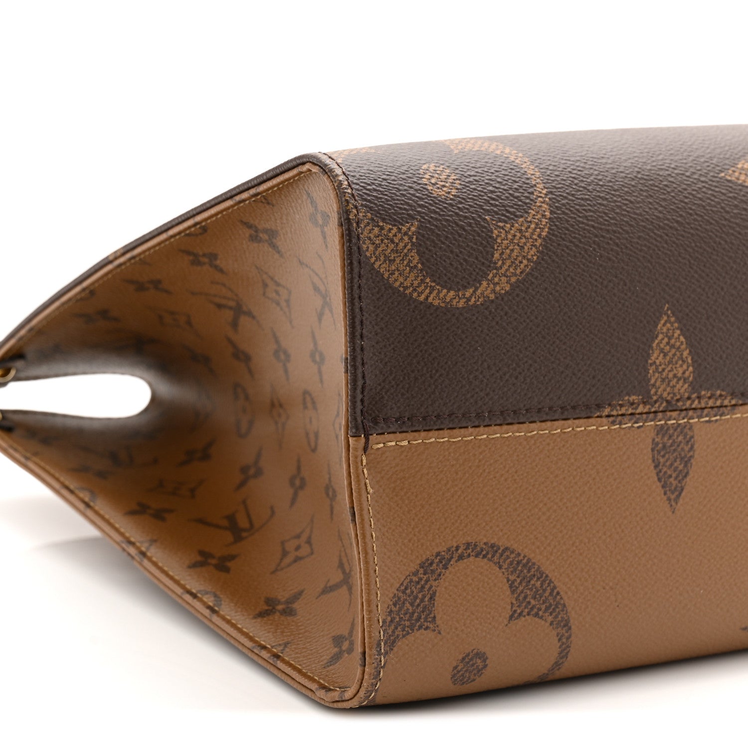 Reverse Monogram Giant Onthego MM