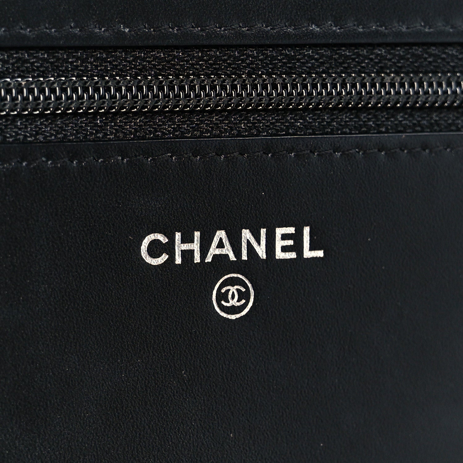 Calfskin Chain 20s Signe Wallet on Chain WOC Black