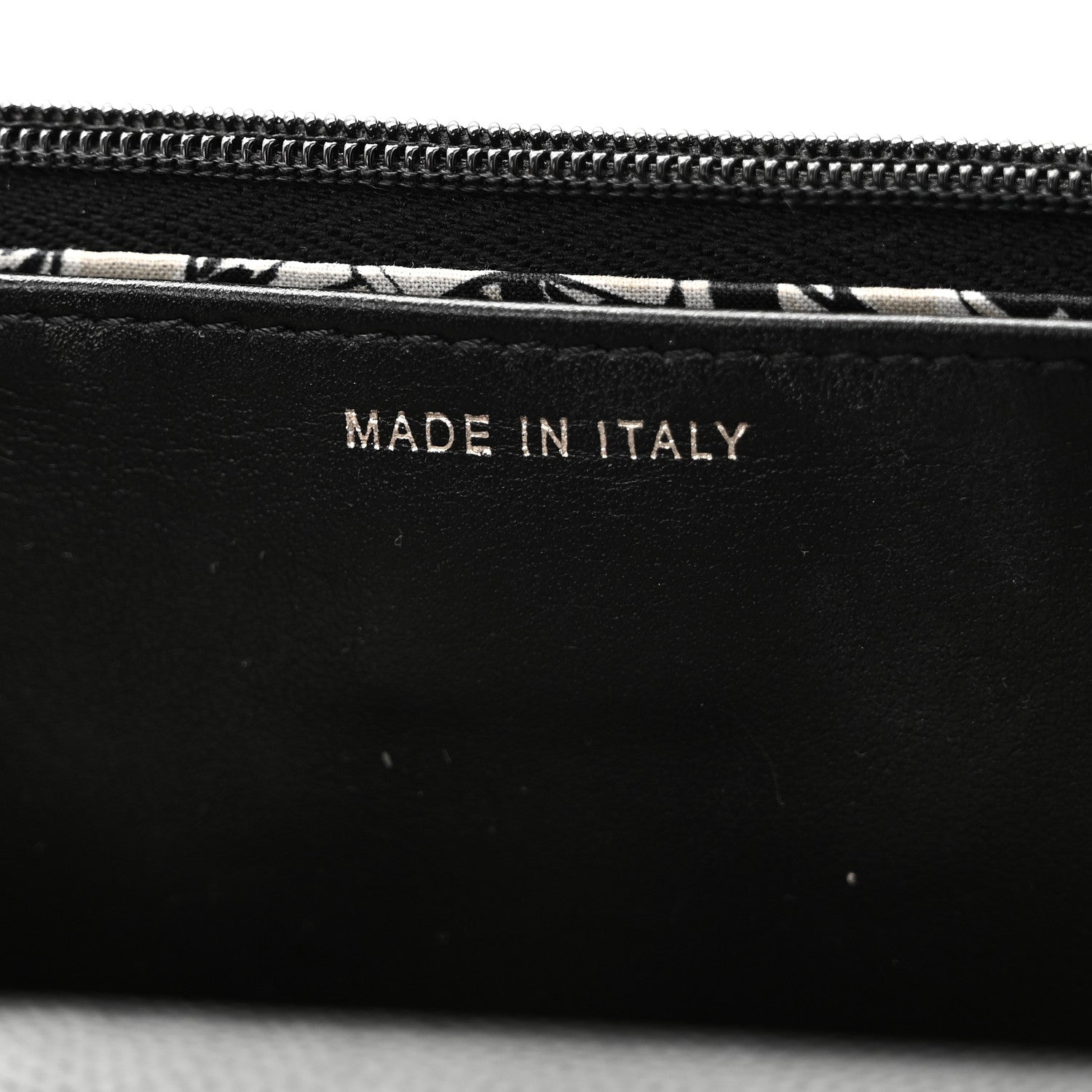 Caviar Quilted Striated CC Wallet On Chain WOC Black