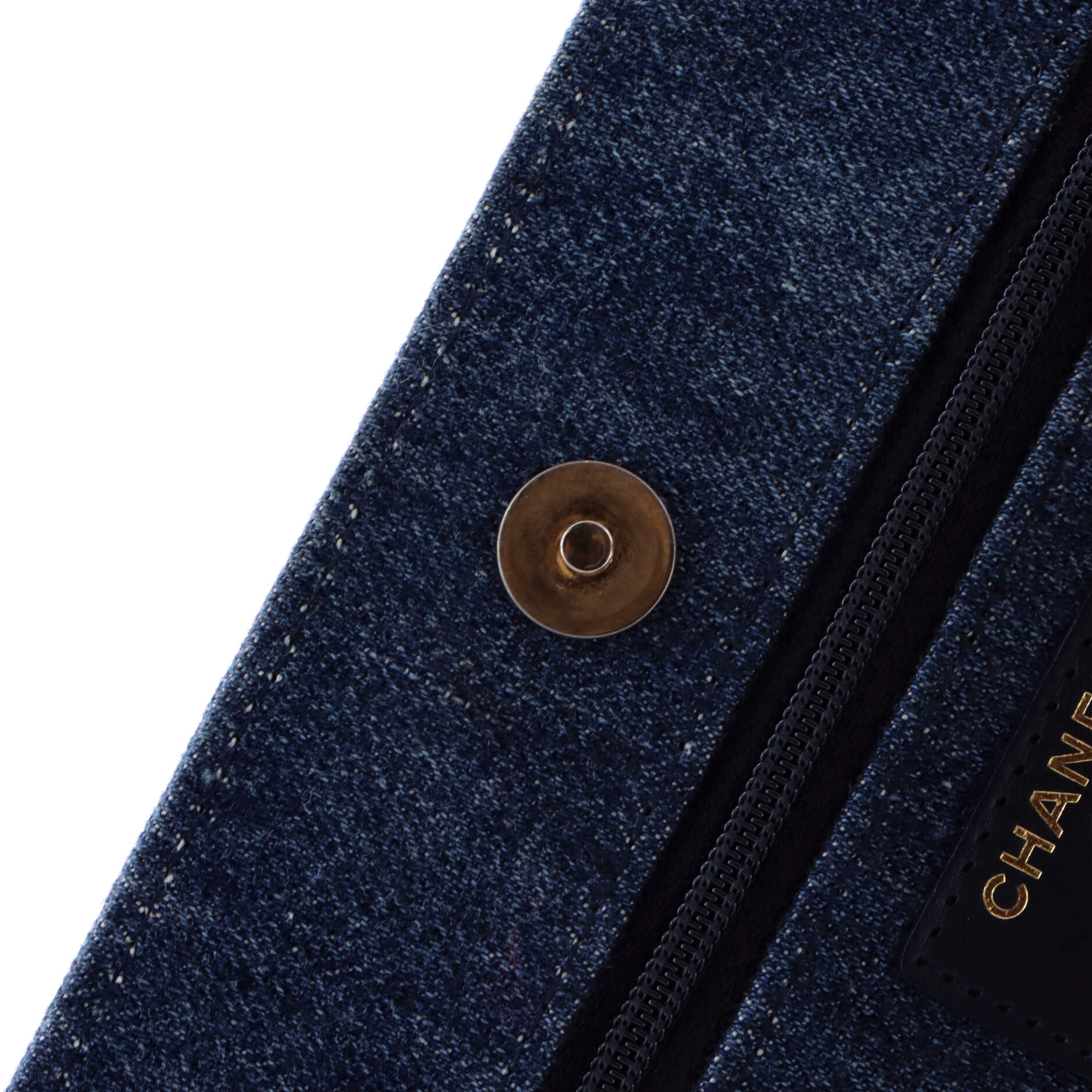 19 Wallet on Chain Quilted Denim