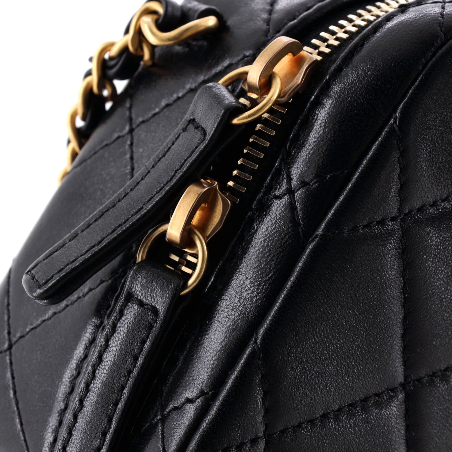CC Pearl Zip Around Top Handle Vanity Case with Chain Quilted Lambskin Small