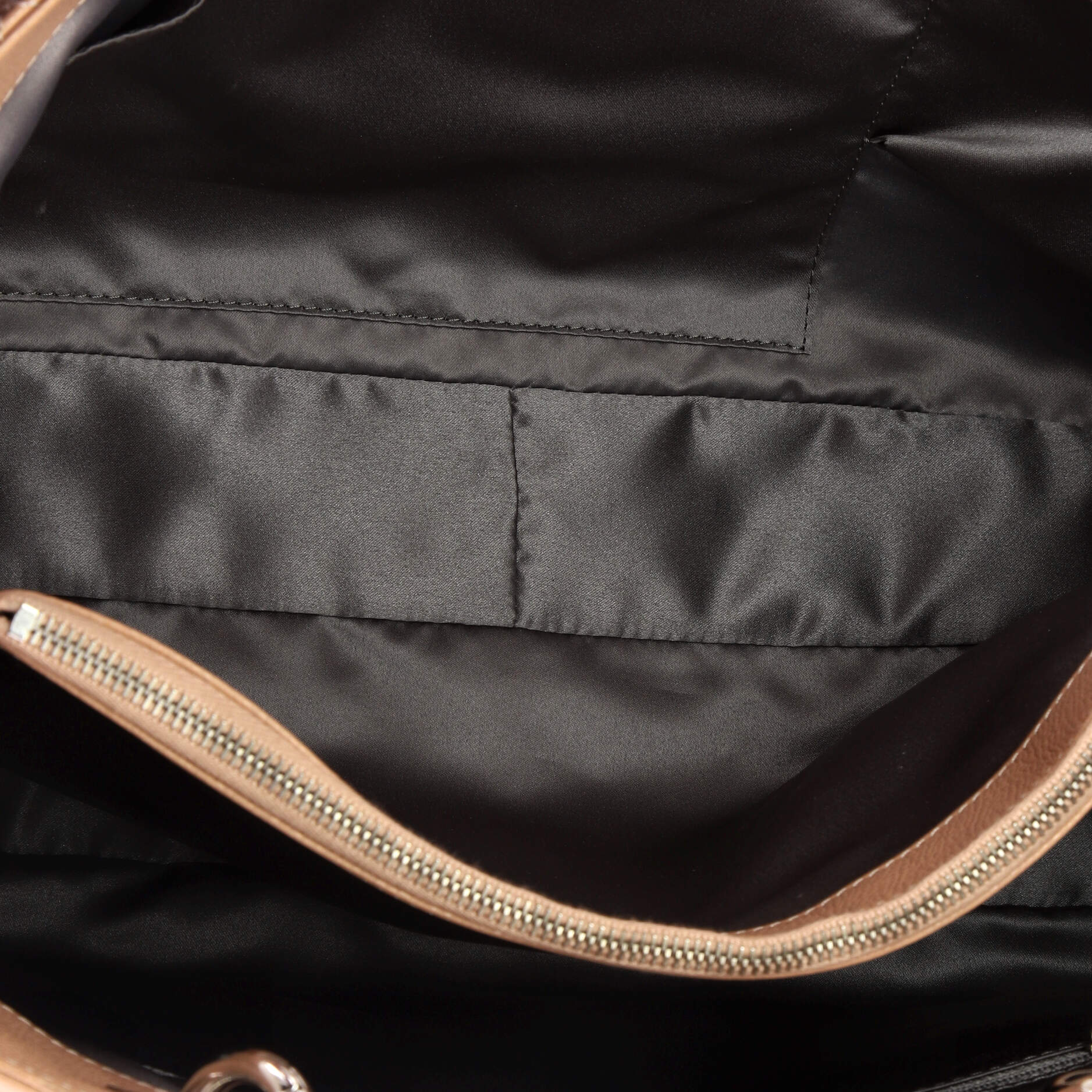 Grand Shopping Tote Quilted Caviar XL