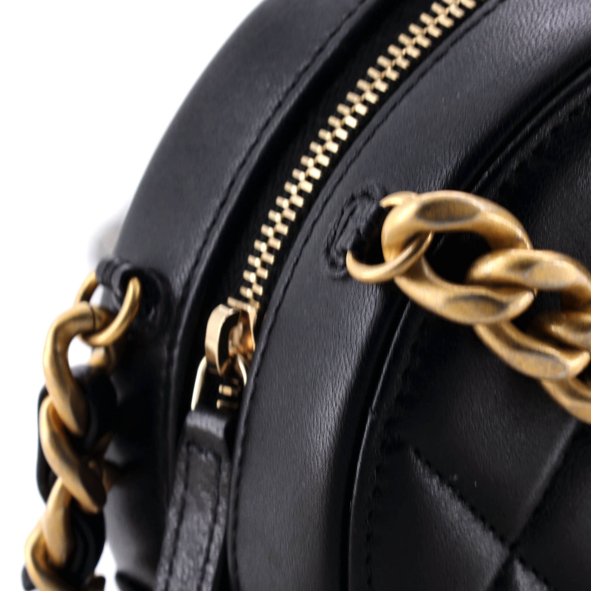 19 Round Clutch with Chain Quilted Leather