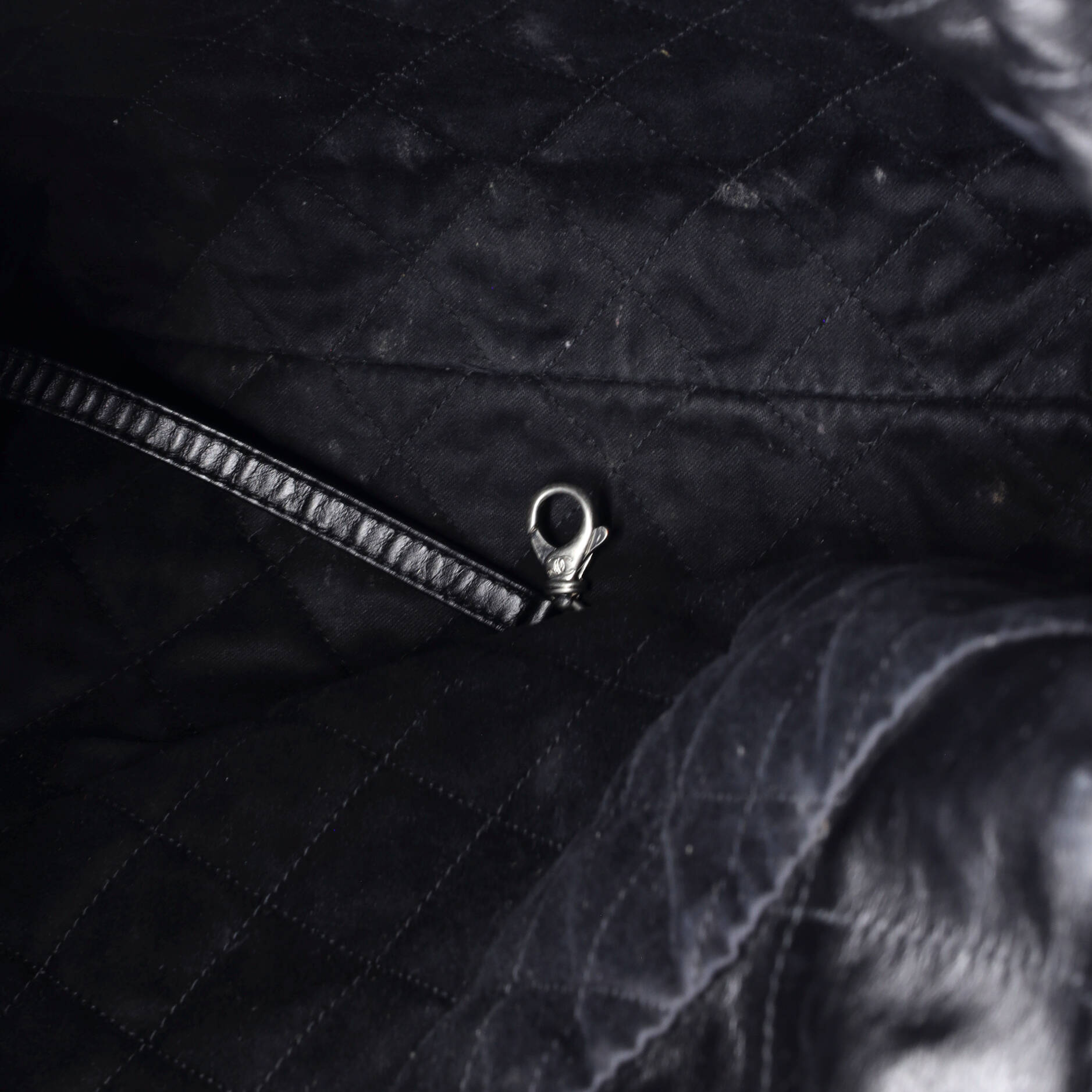 22 Chain Hobo Quilted Calfskin Medium
