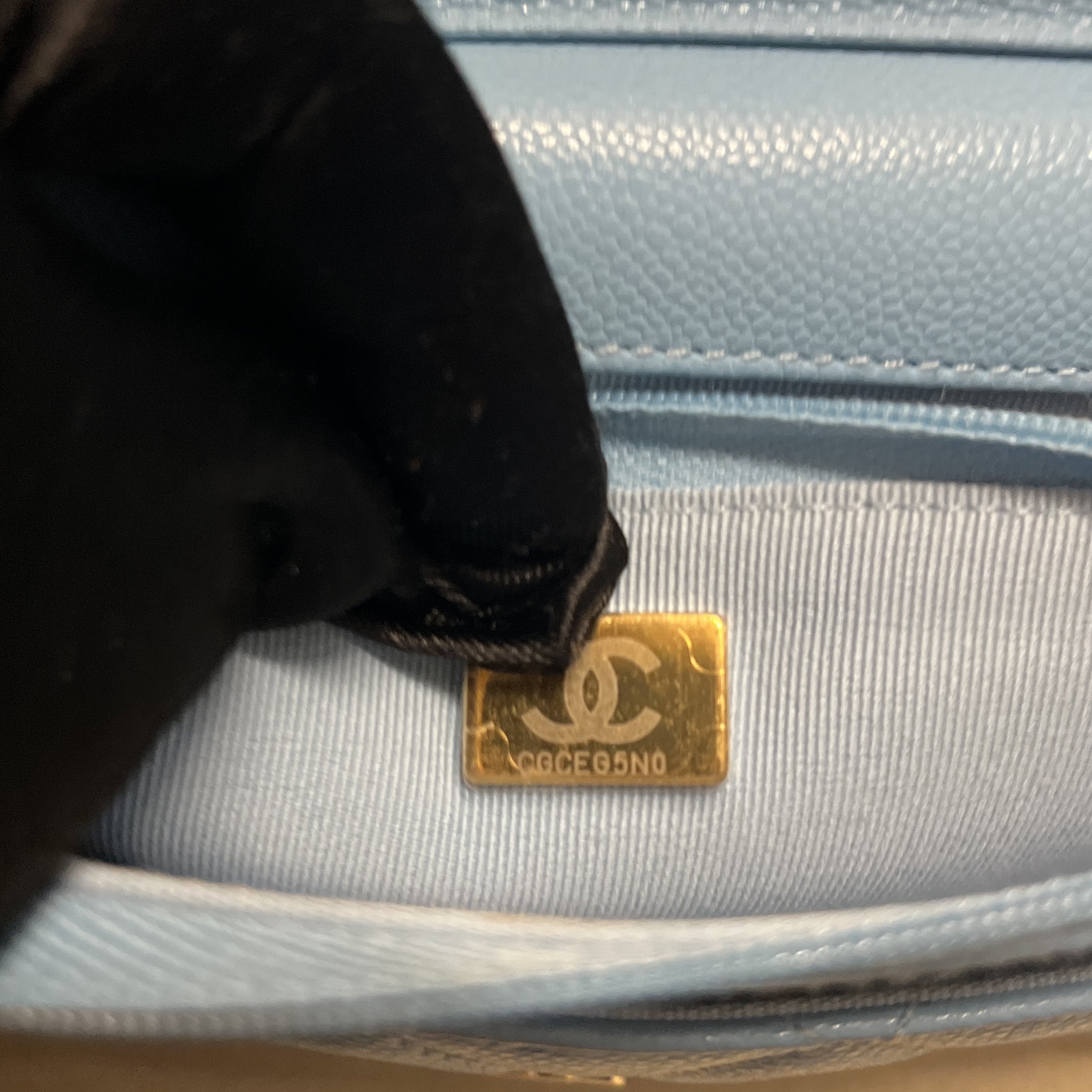 Wallet on Chain Quilted Caviar