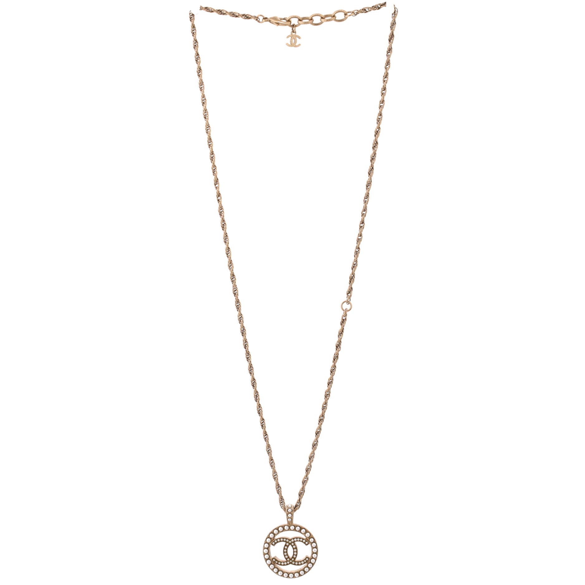 CC Round Pendant Necklace Metal with Faux Pearls