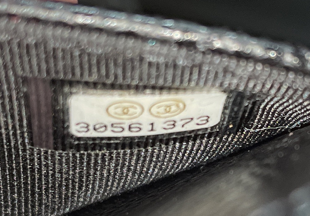 Wallet on Chain Quilted Caviar