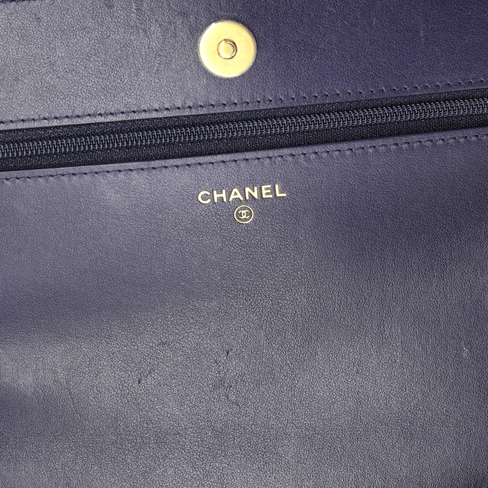 19 Wallet on Chain Quilted Denim