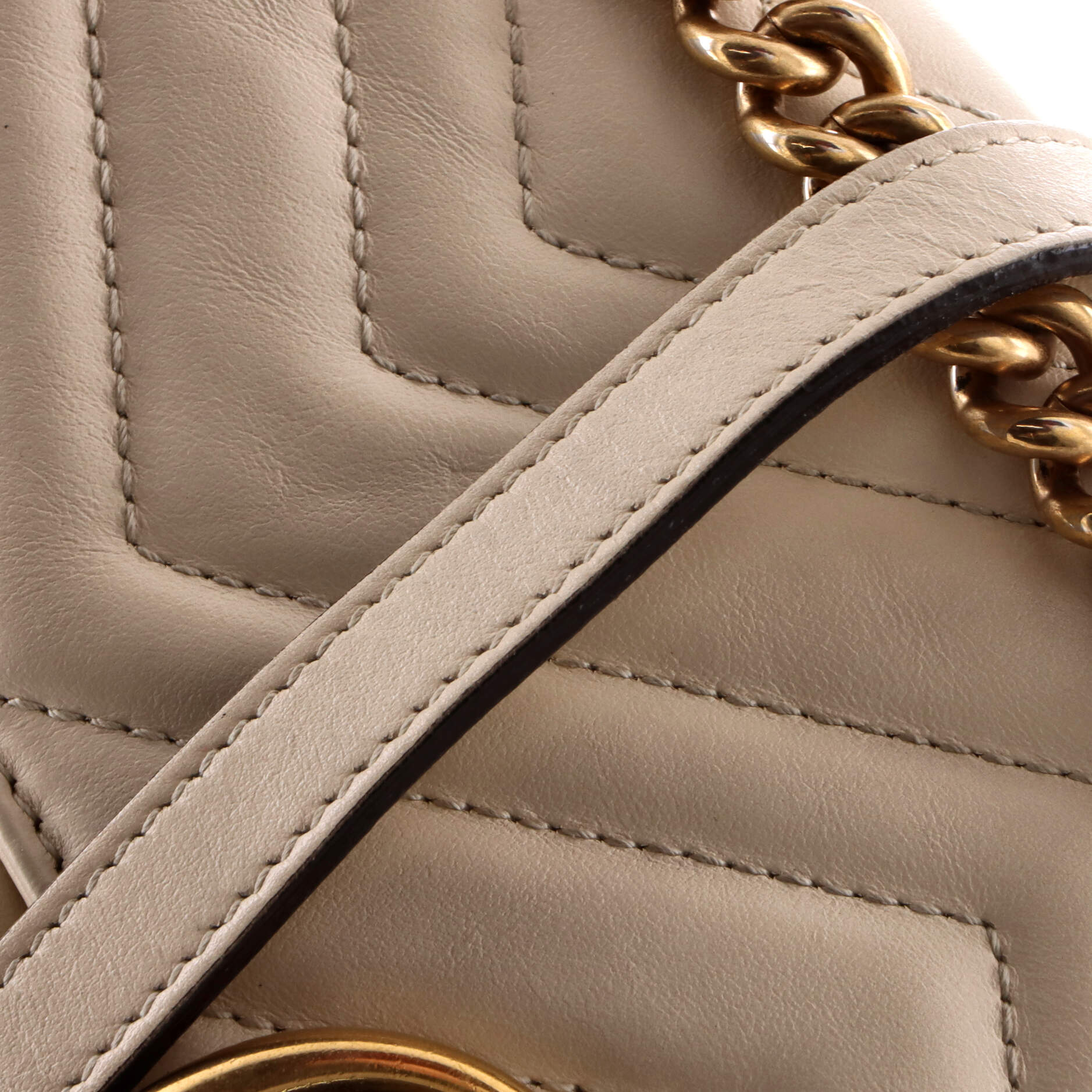 GG Marmont Flap Bag Matelasse Leather Medium