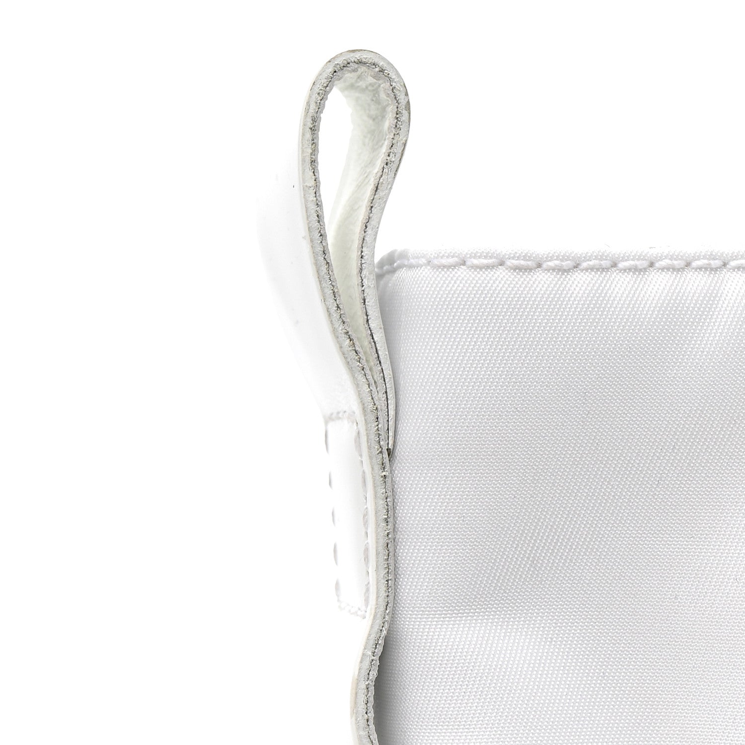 Spazzolato Rois Re-Nylon Metal Triangle Logo Monolith Pouch Pocket 55mm Boots 40.5 White