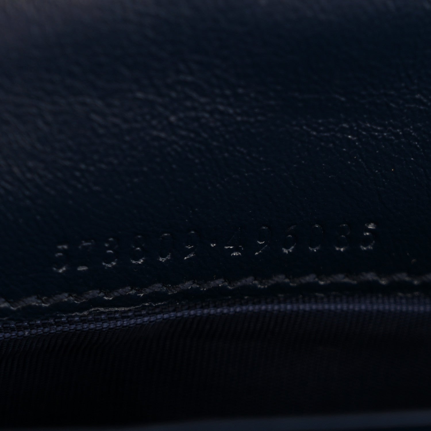 Vintage Effect Calfskin Matelasse Diagonal Torchon GG Marmont Continental Wallet Blue Agata Mystic White