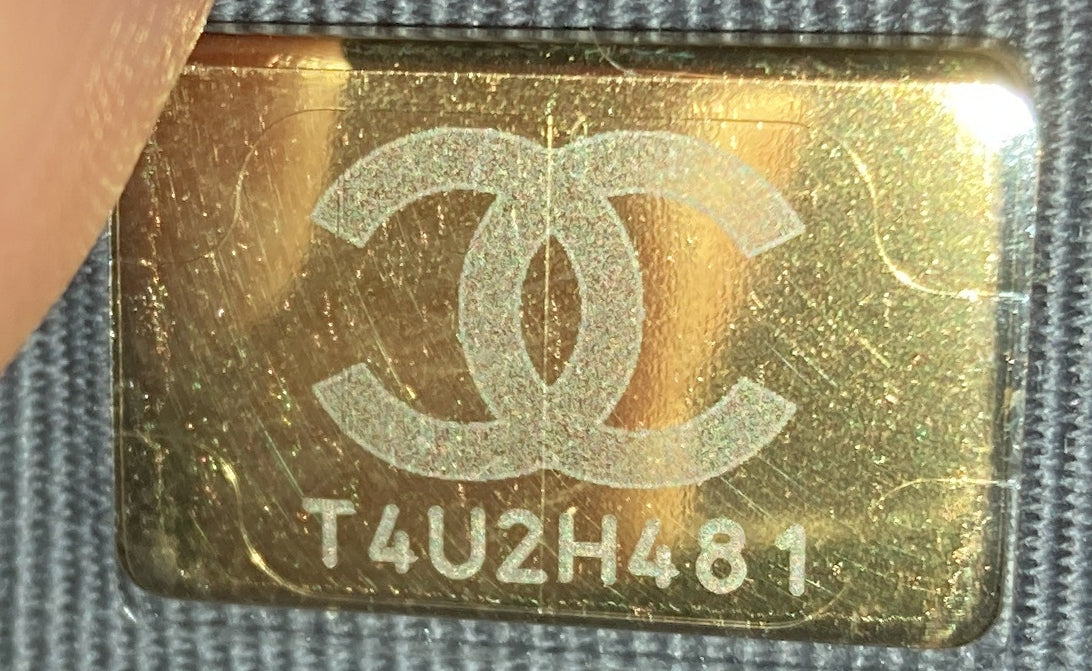 Wallet on Chain Quilted Caviar