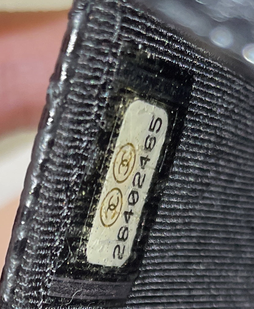 Wallet on Chain Quilted Caviar